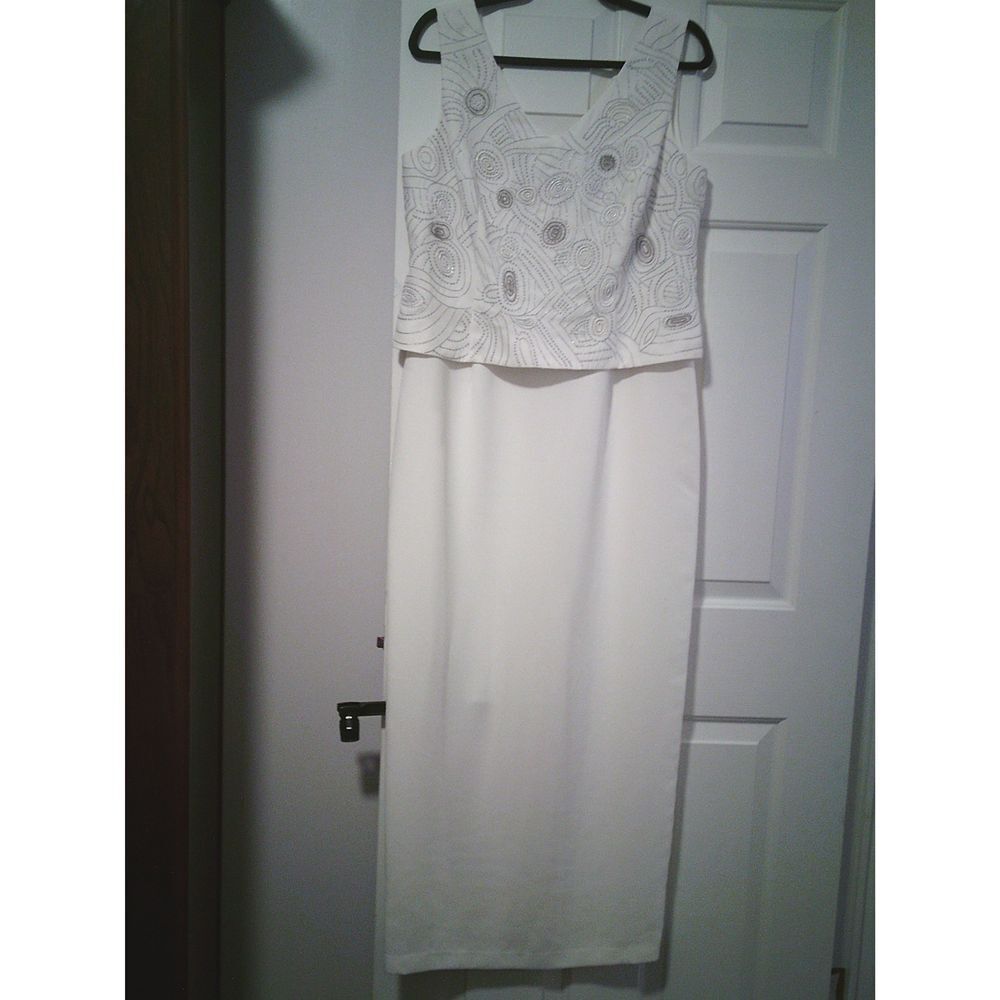 Elegant Cream Embroidered Evening‎ Dress with Sleeveless Top and Long Skirt